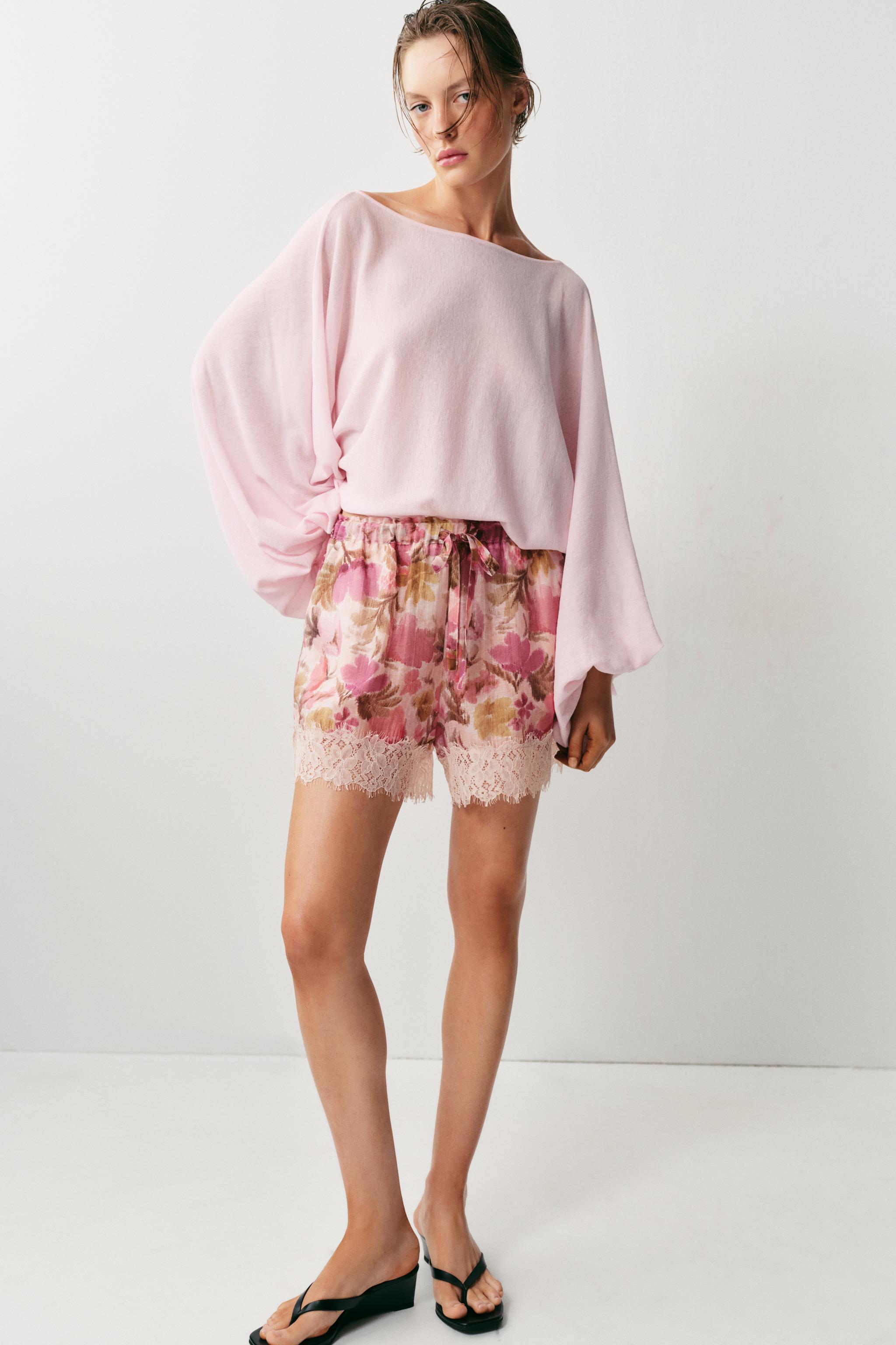 LACE TRIM FLORAL PRINT SHORTS